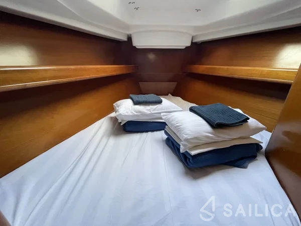 Oceanis 411 Celebration - Yacht Charter Sailica