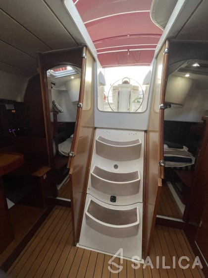Oceanis 411 Celebration - Yacht Charter Sailica