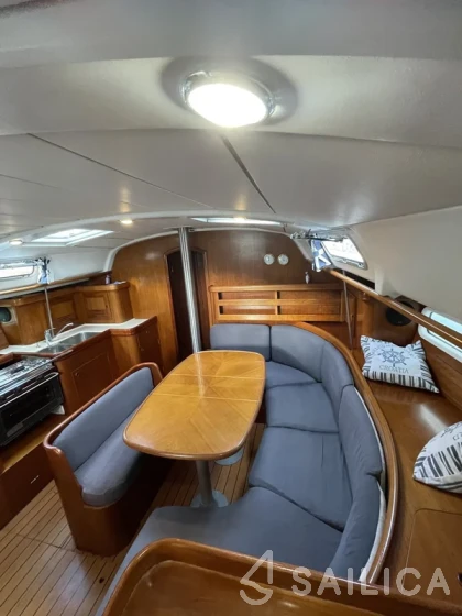 Oceanis 411 Celebration - Yacht Charter Sailica