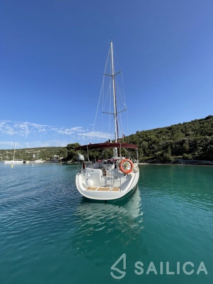 Oceanis 411 Celebration - Yacht Charter Sailica