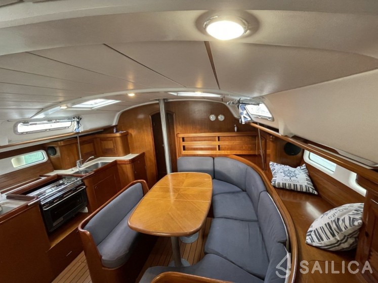 Oceanis 411 Celebration - Yacht Charter Sailica
