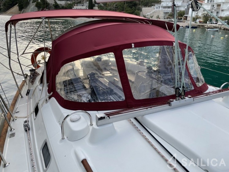 Oceanis 411 Celebration - Yacht Charter Sailica