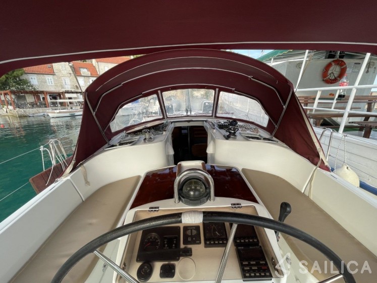 Oceanis 411 Celebration - Yacht Charter Sailica