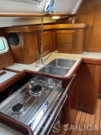 Oceanis 411 Celebration - Yacht Charter Sailica