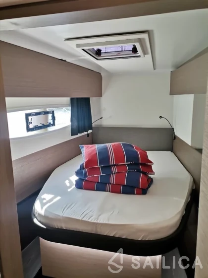 Astréa 42 - Yacht Charter Sailica