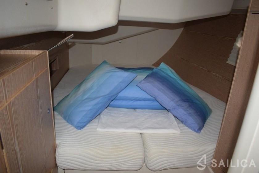 Hanse 455 - Yacht Charter Sailica