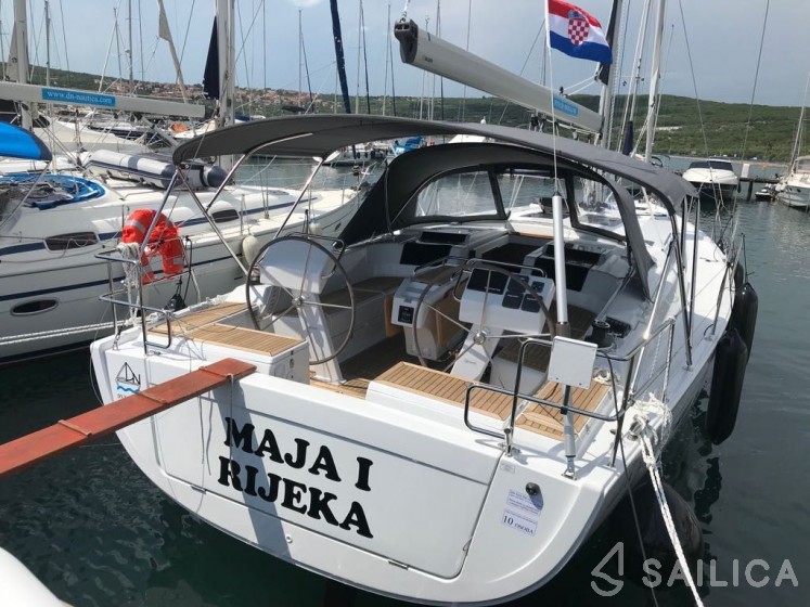 Hanse 455 - Yacht Charter Sailica