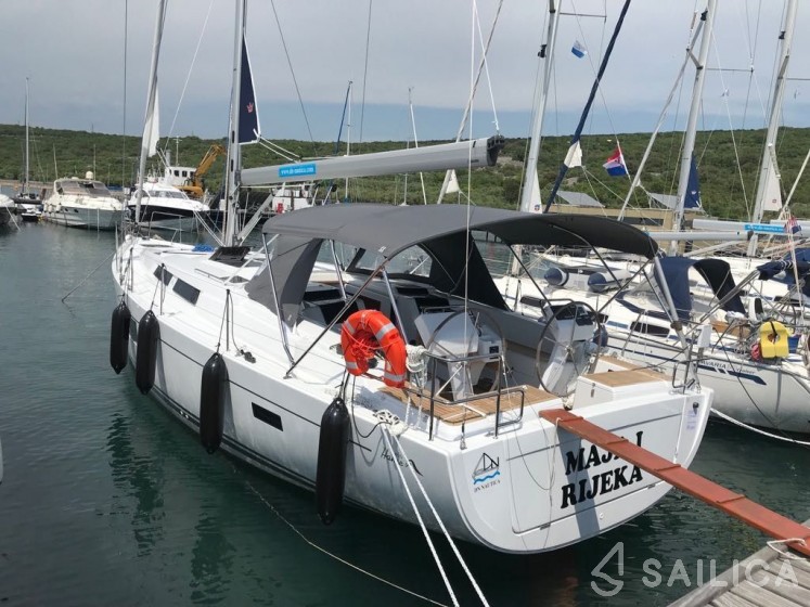 Hanse 455 - Yacht Charter Sailica