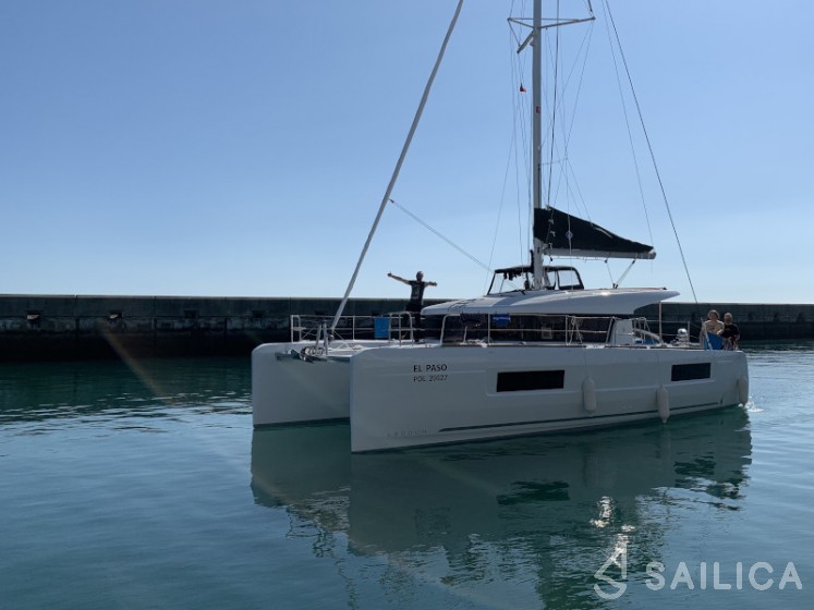 Lagoon 40 - Yacht Charter Sailica