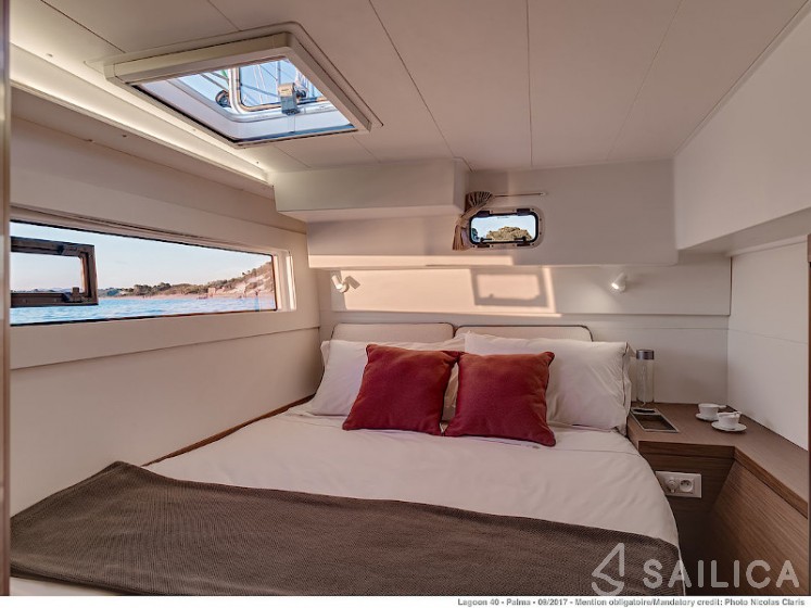 Lagoon 40 - Yacht Charter Sailica