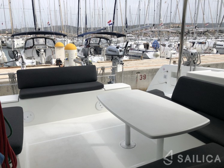 Lagoon 40 - Yacht Charter Sailica