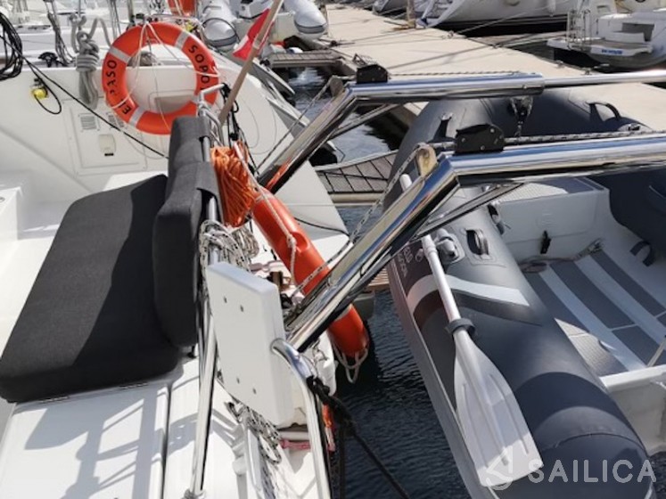 Lagoon 40 - Yacht Charter Sailica