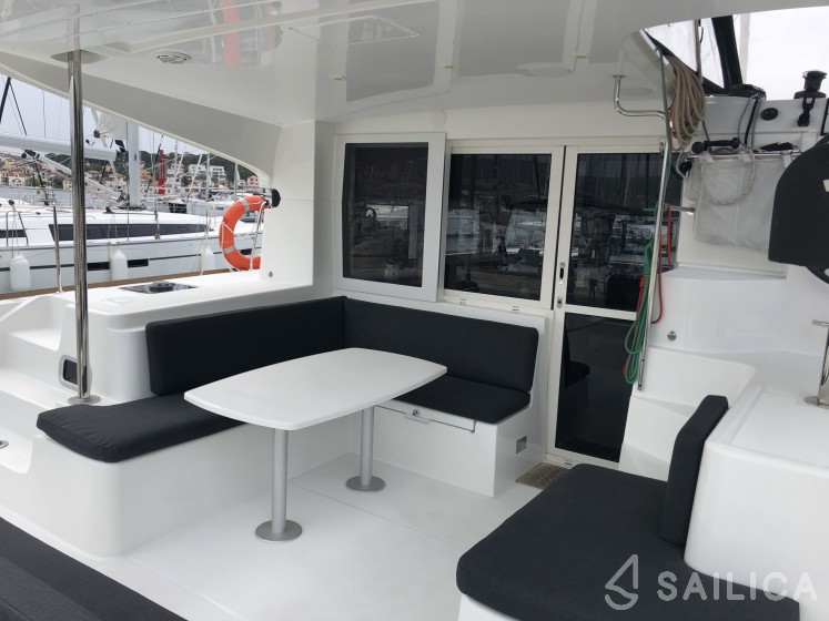 Lagoon 40 - Yacht Charter Sailica