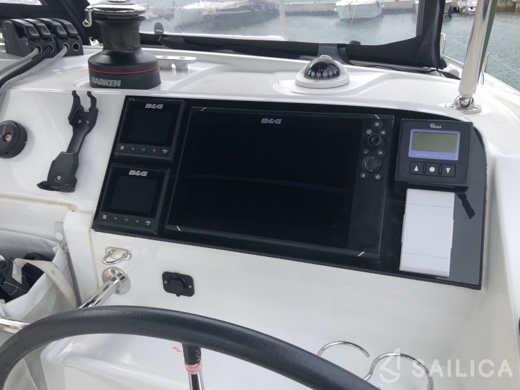 Lagoon 40 - Yacht Charter Sailica