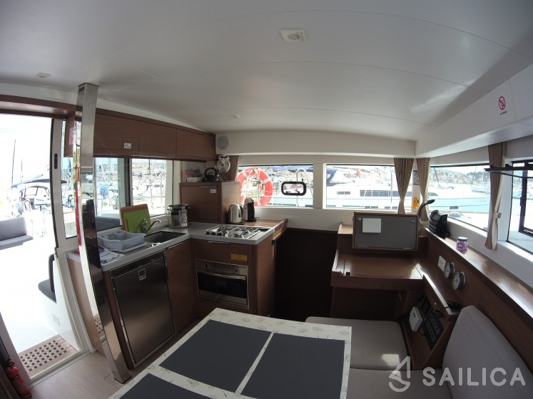 Lagoon 40 - Yacht Charter Sailica