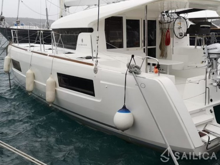 Lagoon 40 - Yacht Charter Sailica