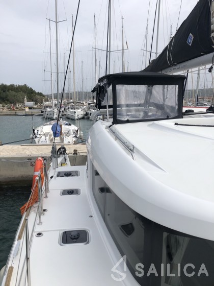 Lagoon 40 - Yacht Charter Sailica