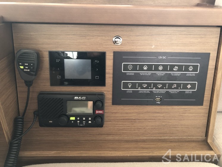 Lagoon 40 - Yacht Charter Sailica