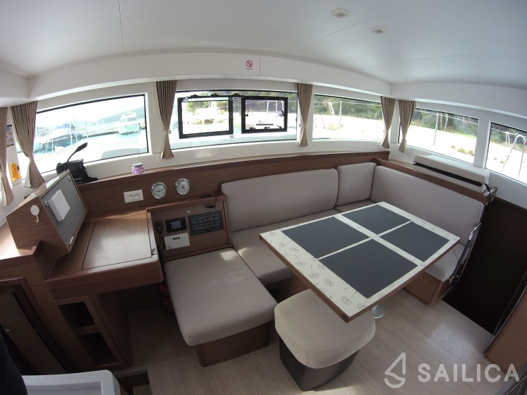 Lagoon 40 - Yacht Charter Sailica