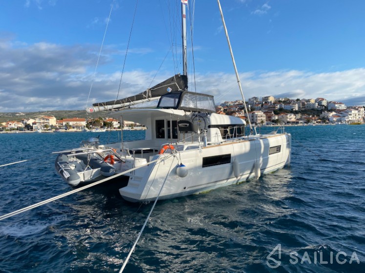 Lagoon 40 - Yacht Charter Sailica
