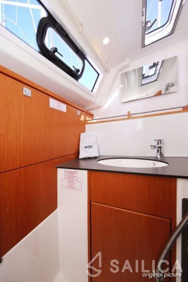 Bavaria 37 Cruiser - Yacht Charter Sailica