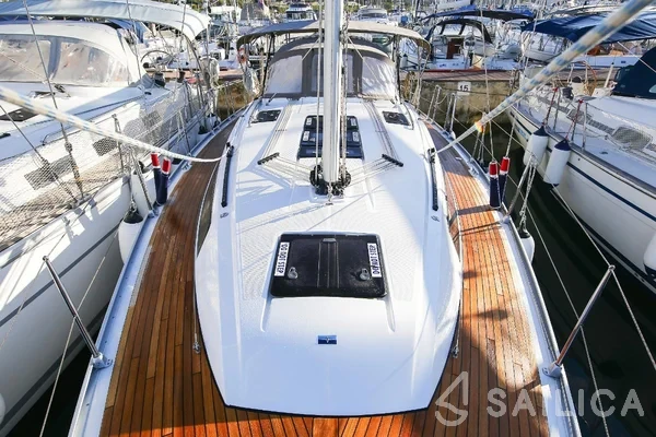 Bavaria 37 Cruiser - Yacht Charter Sailica