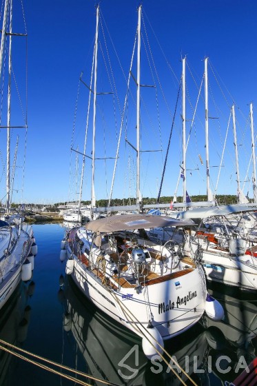 Bavaria 37 Cruiser - Yacht Charter Sailica