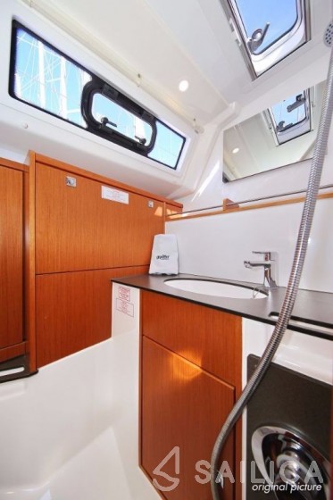 Bavaria 37 Cruiser - Yacht Charter Sailica