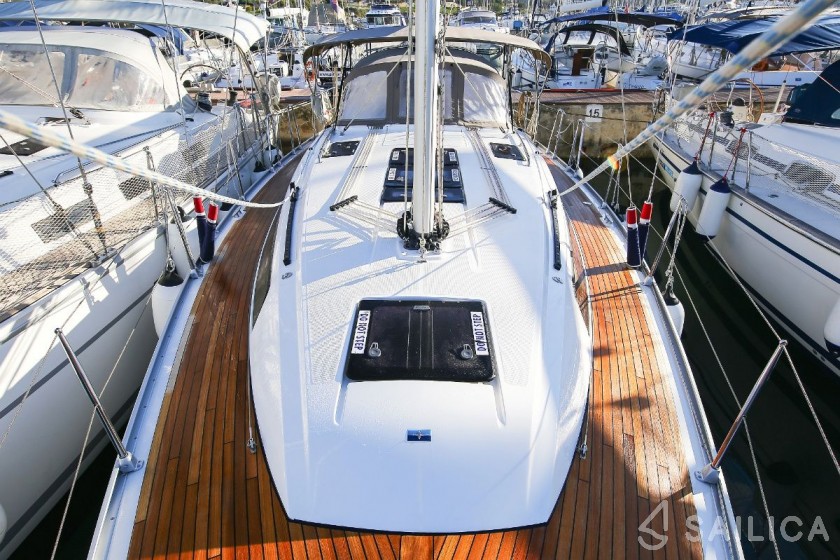 Bavaria 37 Cruiser - Yacht Charter Sailica