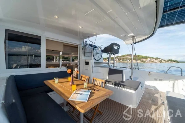 Lagoon 40 - Yacht Charter Sailica