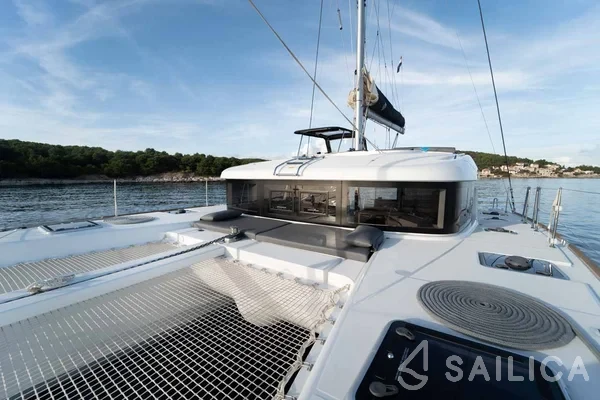 Lagoon 40 - Yacht Charter Sailica