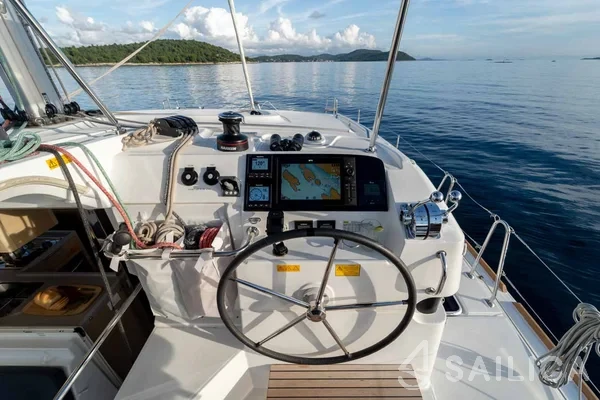 Lagoon 40 - Yacht Charter Sailica