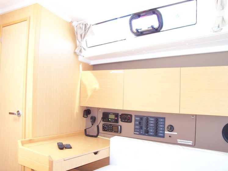 Oceanis 38 - Yacht Charter Sailica