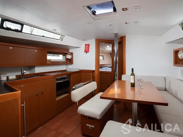 Oceanis 45 - Yacht Charter Sailica