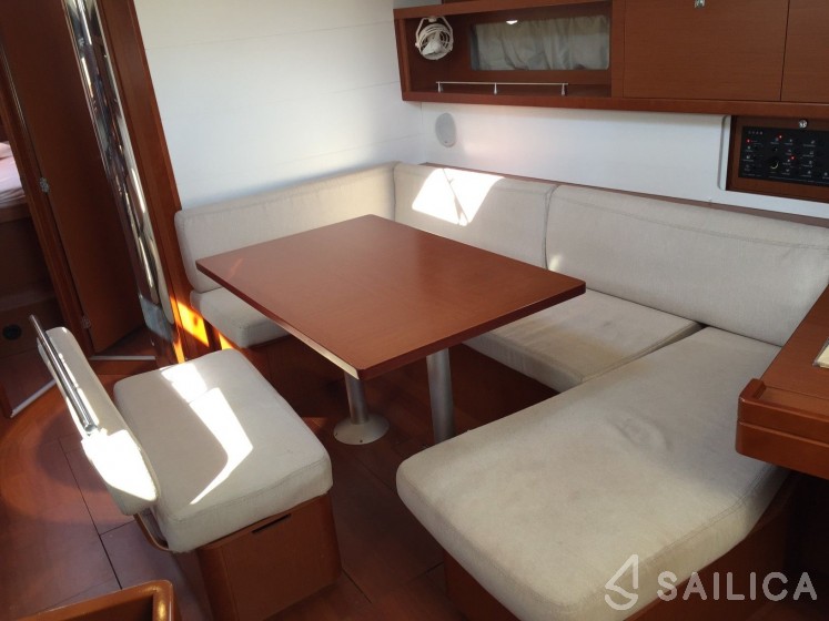 Oceanis 45 - Yacht Charter Sailica