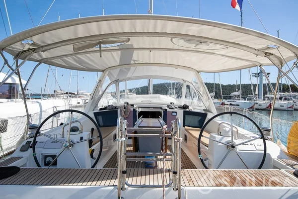 Oceanis 45 - Yacht Charter Sailica