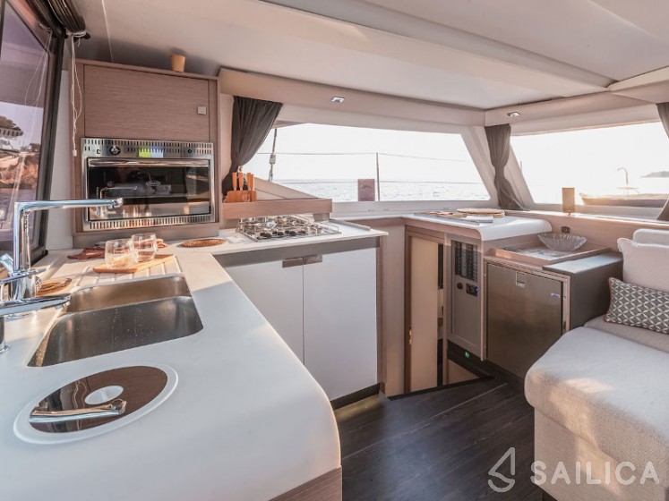 Isla 40 - Yacht Charter Sailica