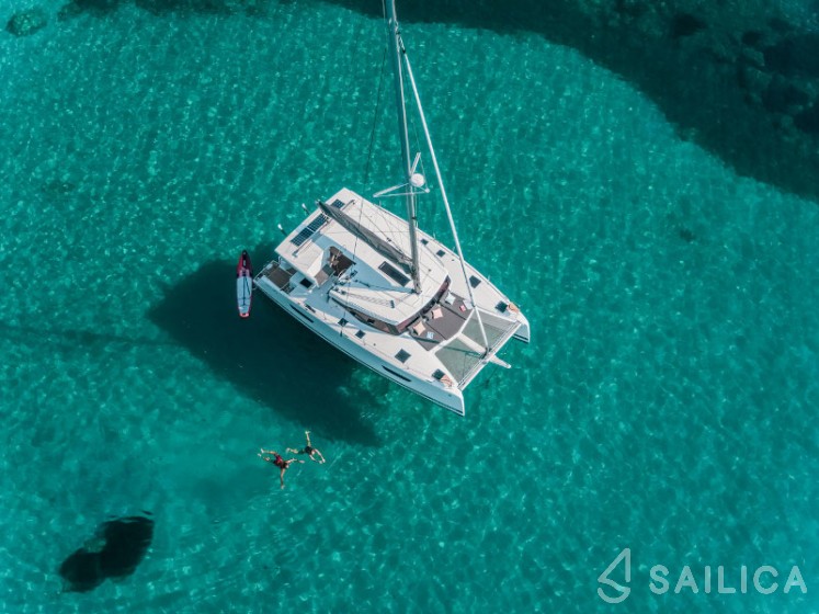 Isla 40 - Yacht Charter Sailica