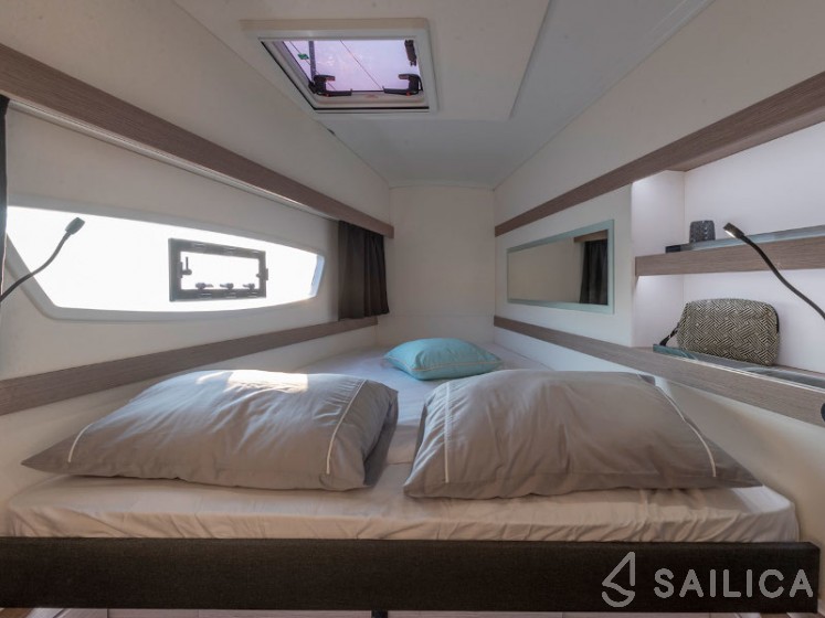 Isla 40 - Yacht Charter Sailica