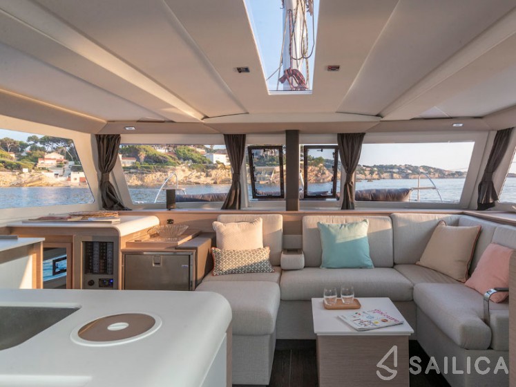 Isla 40 - Yacht Charter Sailica
