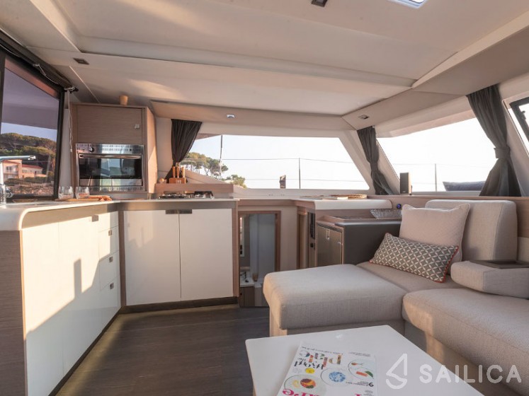 Isla 40 - Yacht Charter Sailica