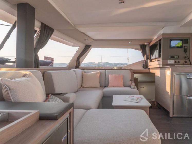 Isla 40 - Yacht Charter Sailica