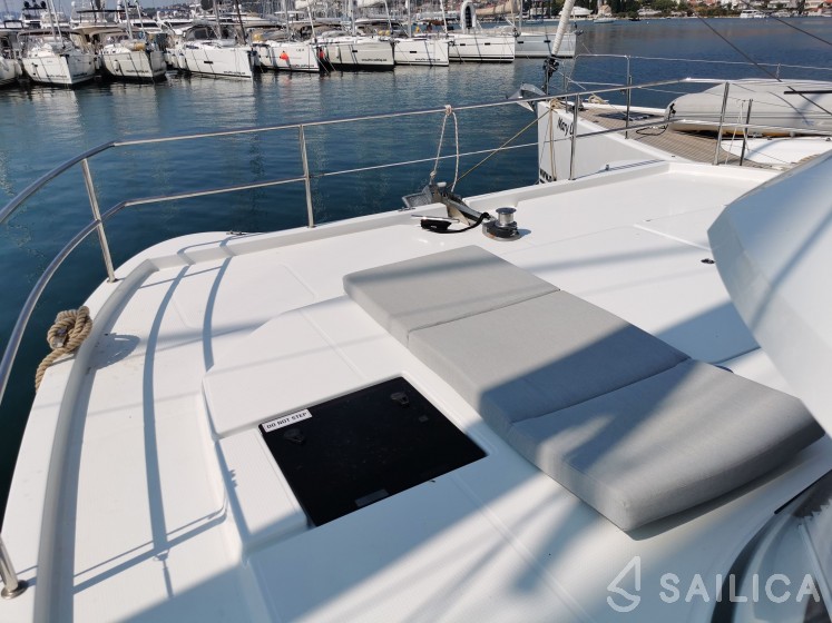 MY 37 - Yacht Charter Sailica