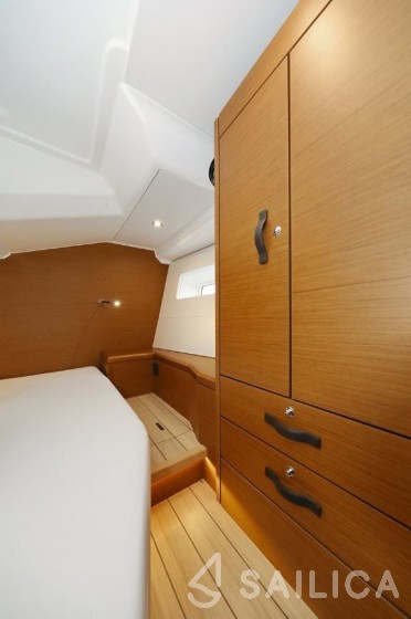 Jeanneau 54 - Yacht Charter Sailica
