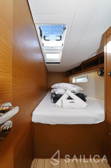 Jeanneau 54 - Yacht Charter Sailica