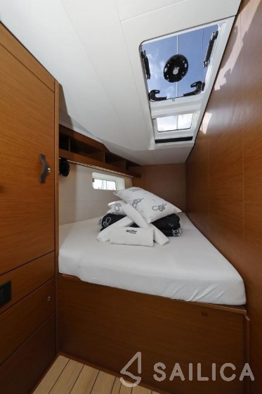 Jeanneau 54 - Yacht Charter Sailica
