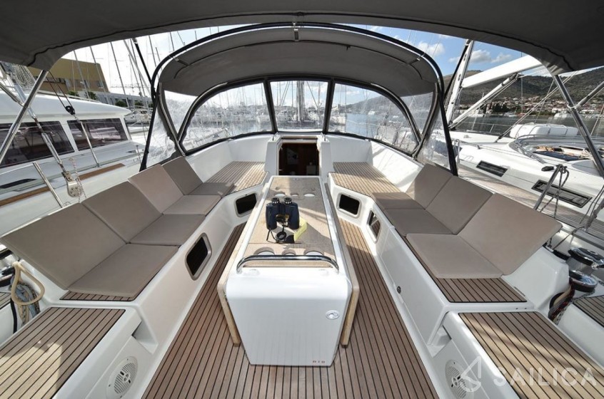 Jeanneau 54 - Yacht Charter Sailica