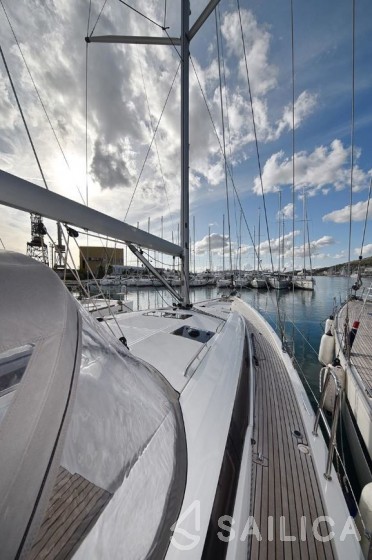 Jeanneau 54 - Yacht Charter Sailica
