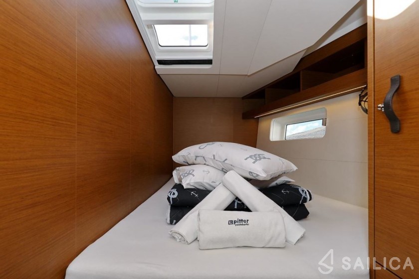 Jeanneau 54 - Yacht Charter Sailica