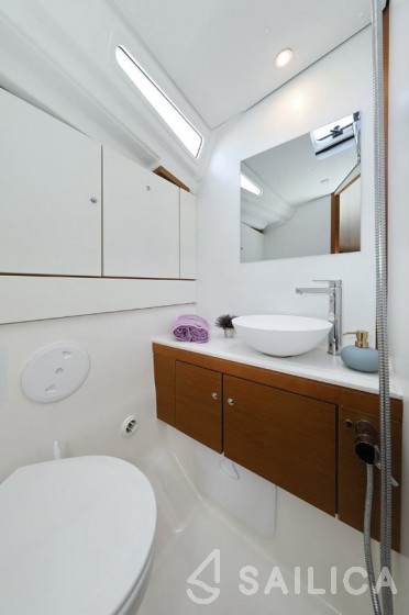 Jeanneau 54 - Yacht Charter Sailica